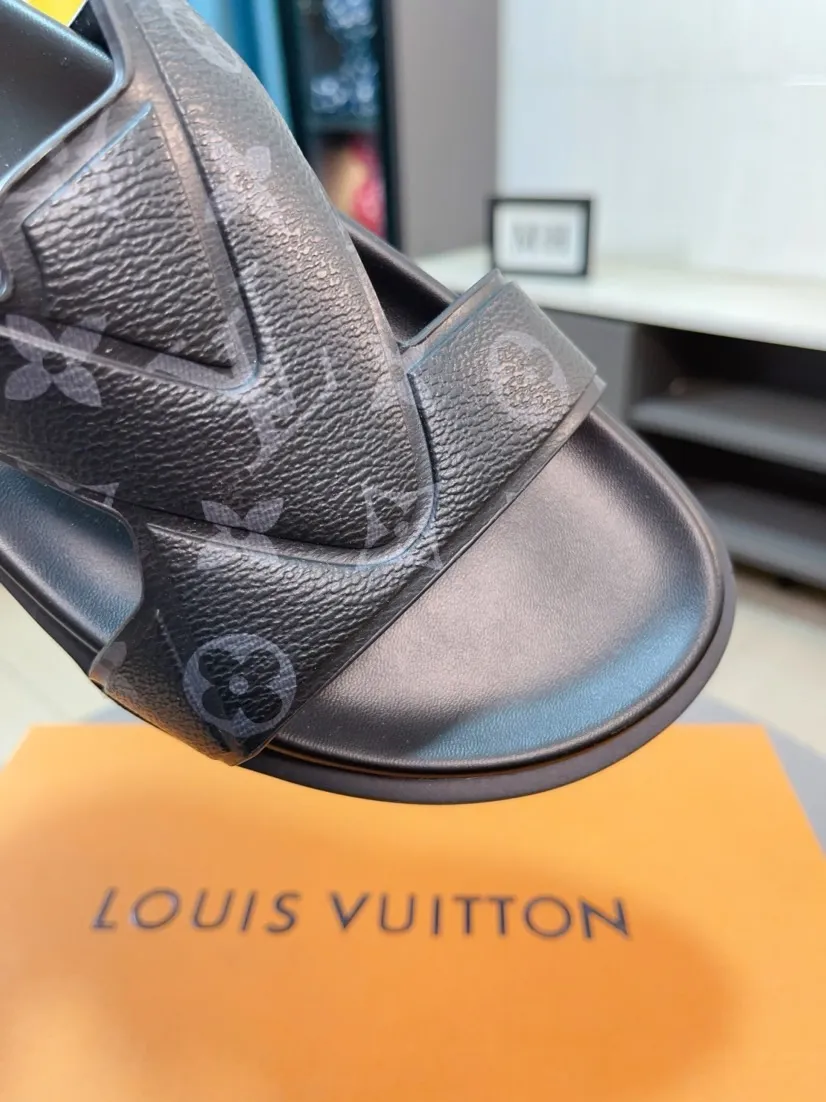 Men's shoes 💰360🌹🌹 (lv-Louis Vuitton) new men's sandals, high-end boutique, exquisite embossed logo decoration on the upper, fine workmanship, super soft soles, casual, loose and comfortable, a must-have in summer! \nsize：38-44